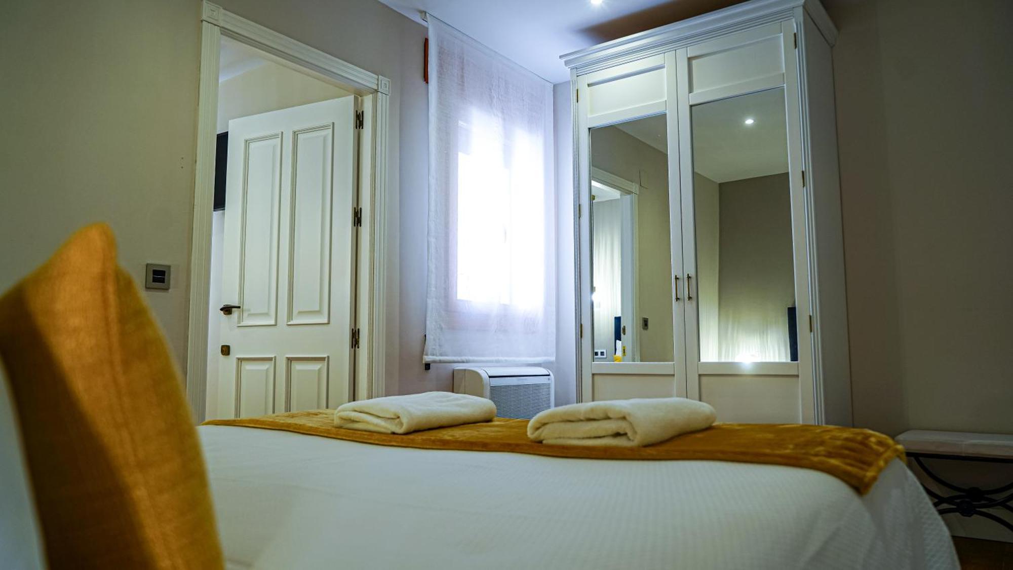 Apartamentos Puente Romano Suites Merida Exterior photo