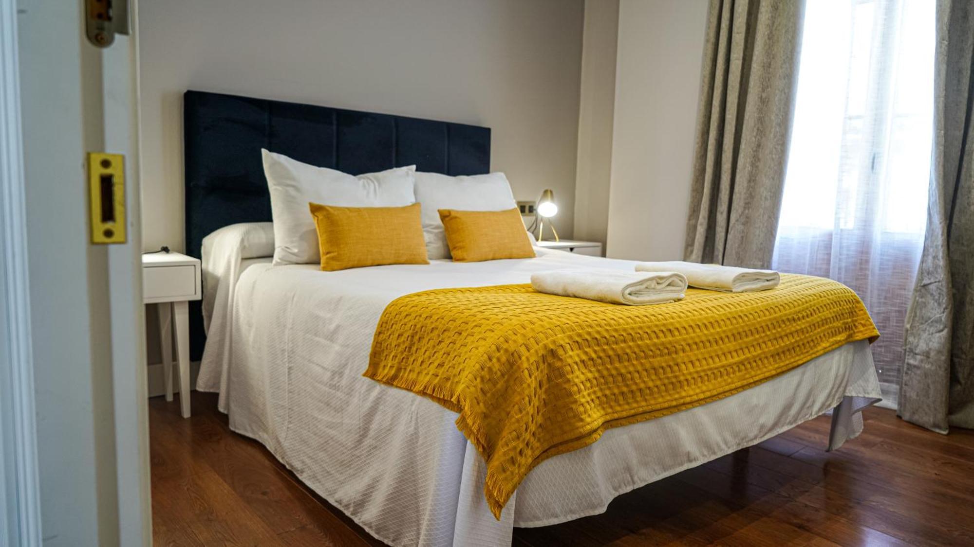 Apartamentos Puente Romano Suites Merida Exterior photo